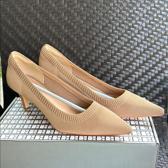 NewBella Women’s Pointed Toe Knit Heels Size 9 Beige Tan Low Kitten Heel - Picture 5 of 13